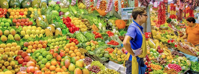 Fotografia di una bancarella di frutta de La Boqueria a Barcellona